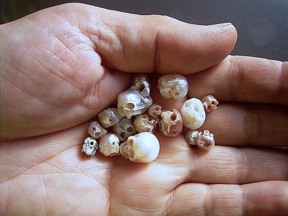 Tokyo-based Designer Makes Skull Jewelry Out of Pearls